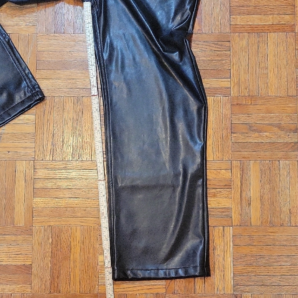 Abercrombie & Fitch High Rise Faux Leather Jeans 90s Relaxed Size 28 XS NWOT - Picture 10 of 11